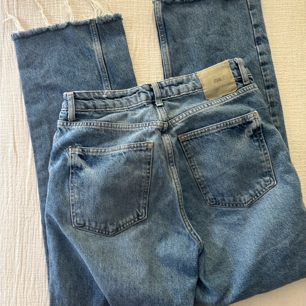 Zara straight leg jeans with raw hem size 4 - Picture 4 of 4